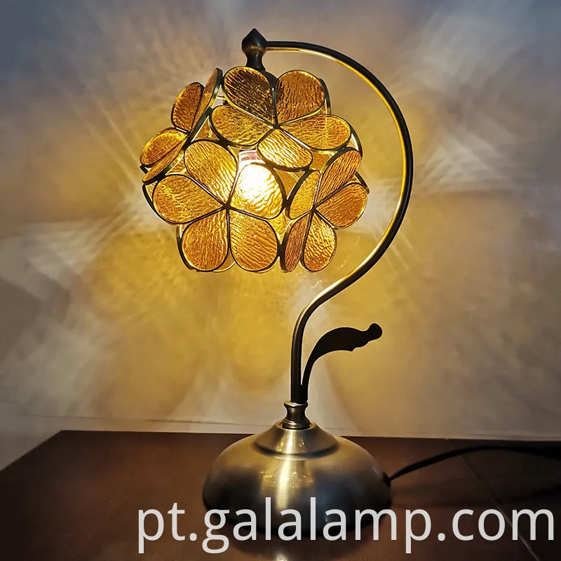 Luminador de mesa floral elegante para um brilho quente do quarto